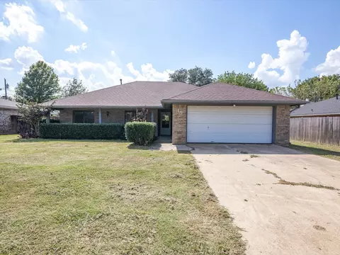 15 Christi Ln, Krum, TX 76249