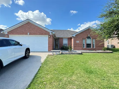 3705 Periwinkle Dr, Fort Worth, TX 76137