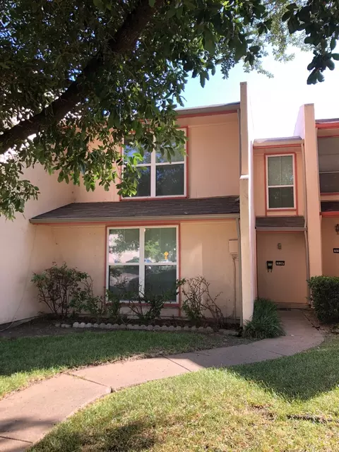 530 Valley Park Dr, Garland, TX 75043