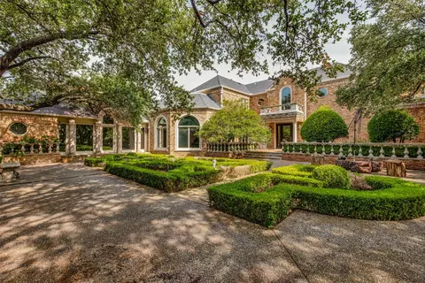 15 Stonecourt Dr, Dallas, TX 75225