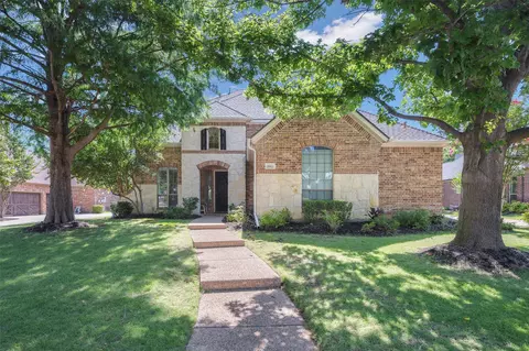9061 Crockett Dr, Lantana, TX 76226