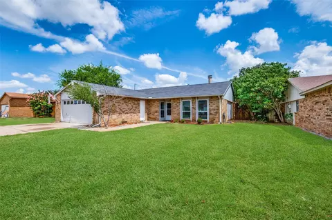 7009 Blackberry Dr, Arlington, TX 76016