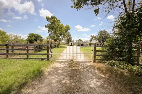 10404 Dunham Rd, Roanoke, TX 76262