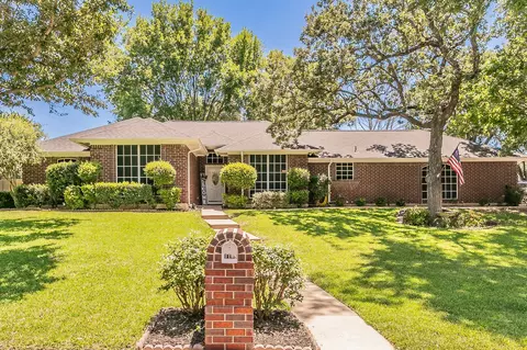 1108 Glen Oak Dr, Burleson, TX 76028