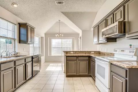 3201 Meredith Ln, Denton, TX 76210