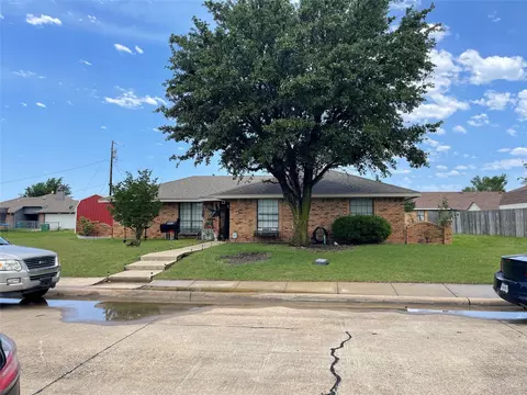 305 Creekside Dr, Ferris, TX 75125
