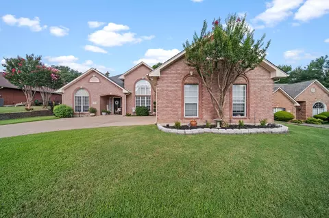 527 S 3rd St, Midlothian, TX 76065