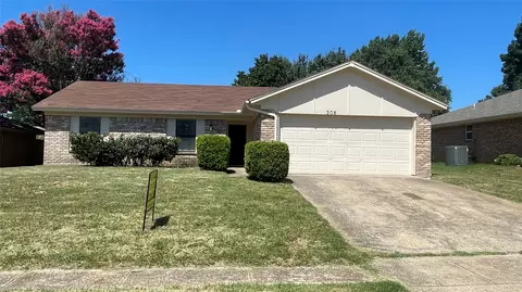 308 Almond Ln, Euless, TX 76039