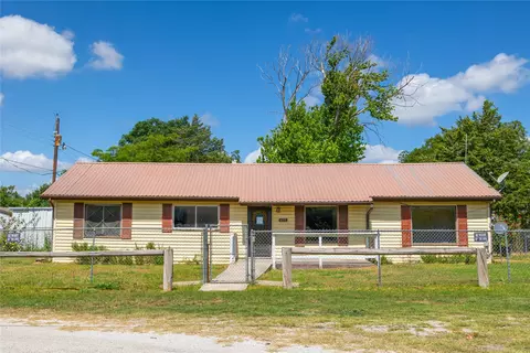 400 Trickham St, Bangs, TX 76823