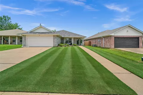 7022 La Hacienda Dr, Flint, TX 75762