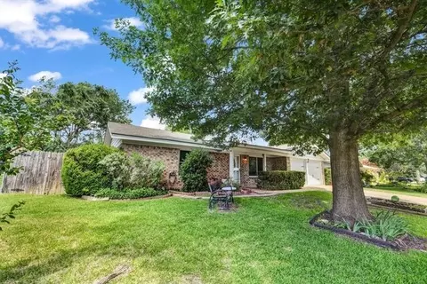 1206 Johnson St, Benbrook, TX 76126