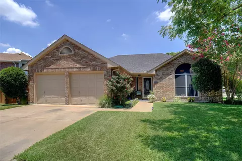 7000 Spring Creek Trl, Watauga, TX 76148