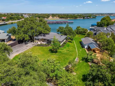 114 Peninsula Ct, Granbury, TX 76048
