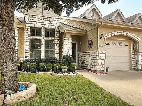 848 Kitty Hawk Ln, Grand Prairie, TX 75051