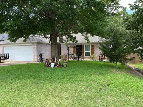 625 Oak View Ct, Azle, TX 76020