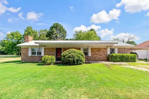 940 E Fairview St, Blossom, TX 75416