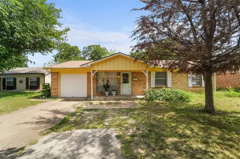 114 W Dorris Dr, Grand Prairie, TX 75051