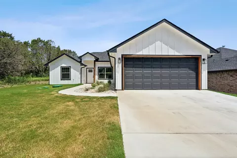 2208 Angelina St, Granbury, TX 76048