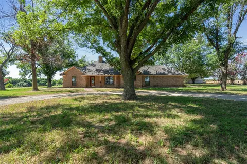 607 Pine Rd, Poolville, TX 76487