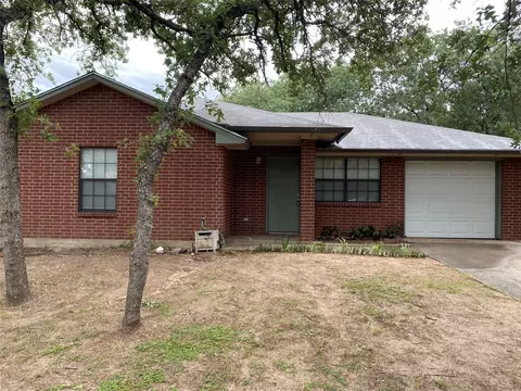 800 Red Oak Ct, Azle, TX 76020
