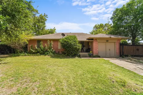 1822 Spring Ave, Carrollton, TX 75006