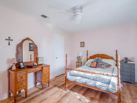 Bedroom - 904 N 3rd St, Bangs, TX 76823 photo 2 of 4