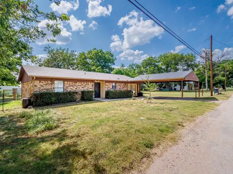 Exterior - 904 N 3rd St, Bangs, TX 76823 photo 1 of 12