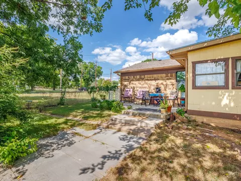 Exterior - 904 N 3rd St, Bangs, TX 76823 photo 5 of 12