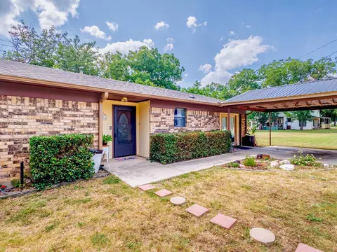 904 N 3rd St, Bangs, TX 76823