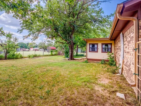 Exterior - 904 N 3rd St, Bangs, TX 76823 photo 9 of 12