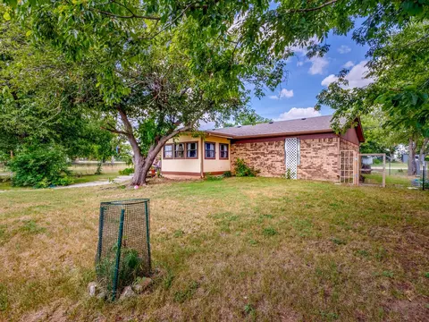 Exterior - 904 N 3rd St, Bangs, TX 76823 photo 3 of 12