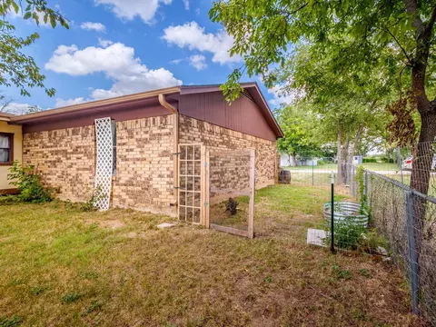Exterior - 904 N 3rd St, Bangs, TX 76823 photo 10 of 12