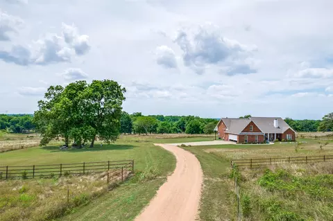 679 Kentucky Town Rd, Whitewright, TX 75491