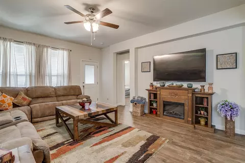 1208 Pacifica Trl, Cleburne, TX 76033 photo 17