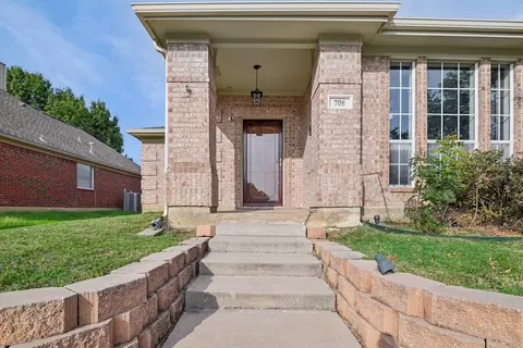 708 Summit Rdg, Lewisville, TX 75077