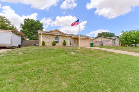 5609 Macrae St, Haltom City, TX 76148