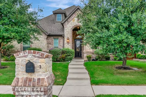 9105 Northampton Dr, North Richland Hills, TX 76182
