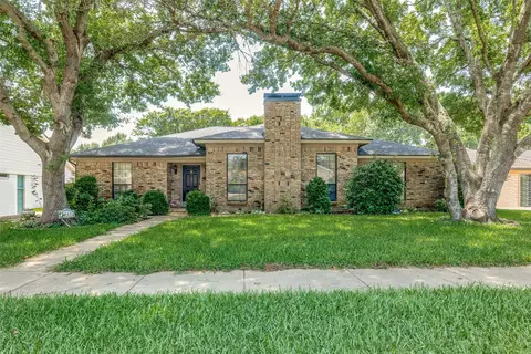 2940 S Creekwood Dr, Grapevine, TX 76051
