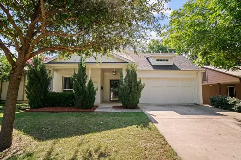 3259 Marys Ln, Fort Worth, TX 76116