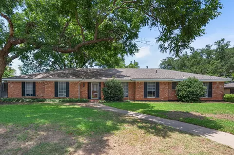 1611 Delta Dr, Arlington, TX 76012