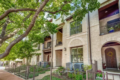3220 Blackburn Dr, Dallas, TX 75204