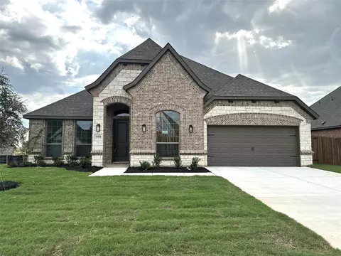 910 Meadow View Dr, Cleburne, TX 76033