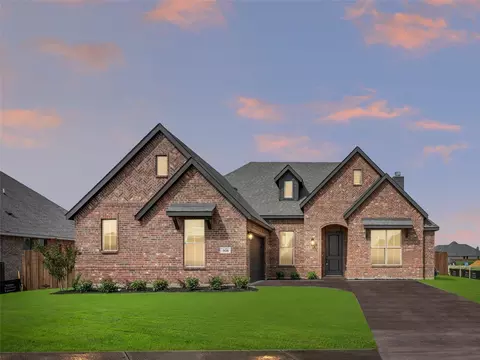 908 Meadow View Dr, Cleburne, TX 76033