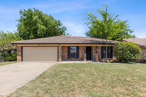 7429 Meadow Creek Dr, Fort Worth, TX 76133