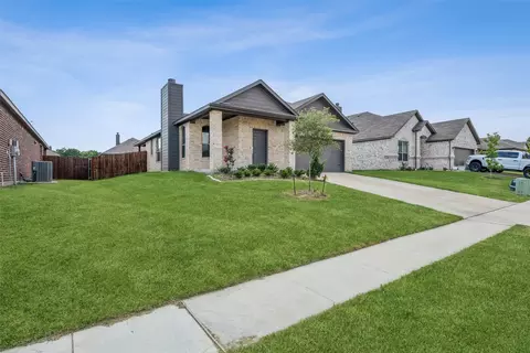 709 Hackamore St, White Settlement, TX 76108