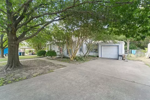 568 W 6th St, Lancaster, TX 75146