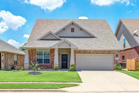 9221 Tierra Verde Dr, Fort Worth, TX 76177