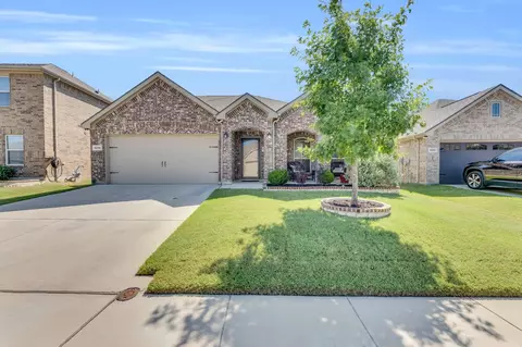 9236 Flying Eagle Ln, Fort Worth, TX 76131