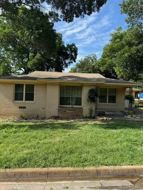 515 W Couts St, Weatherford, TX 76086
