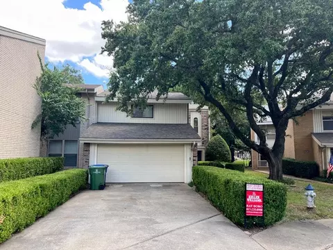 1810 Lakecrest Ct, Carrollton, TX 75006